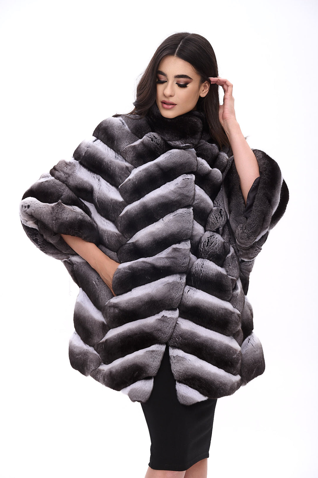 Veste Chinchilla avec manches cape asymétriques