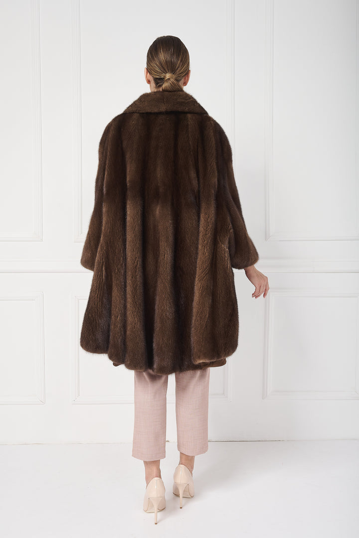 OVERSIZE-CAPE-JACKE MIT ENGLISCHEM KRAGEN