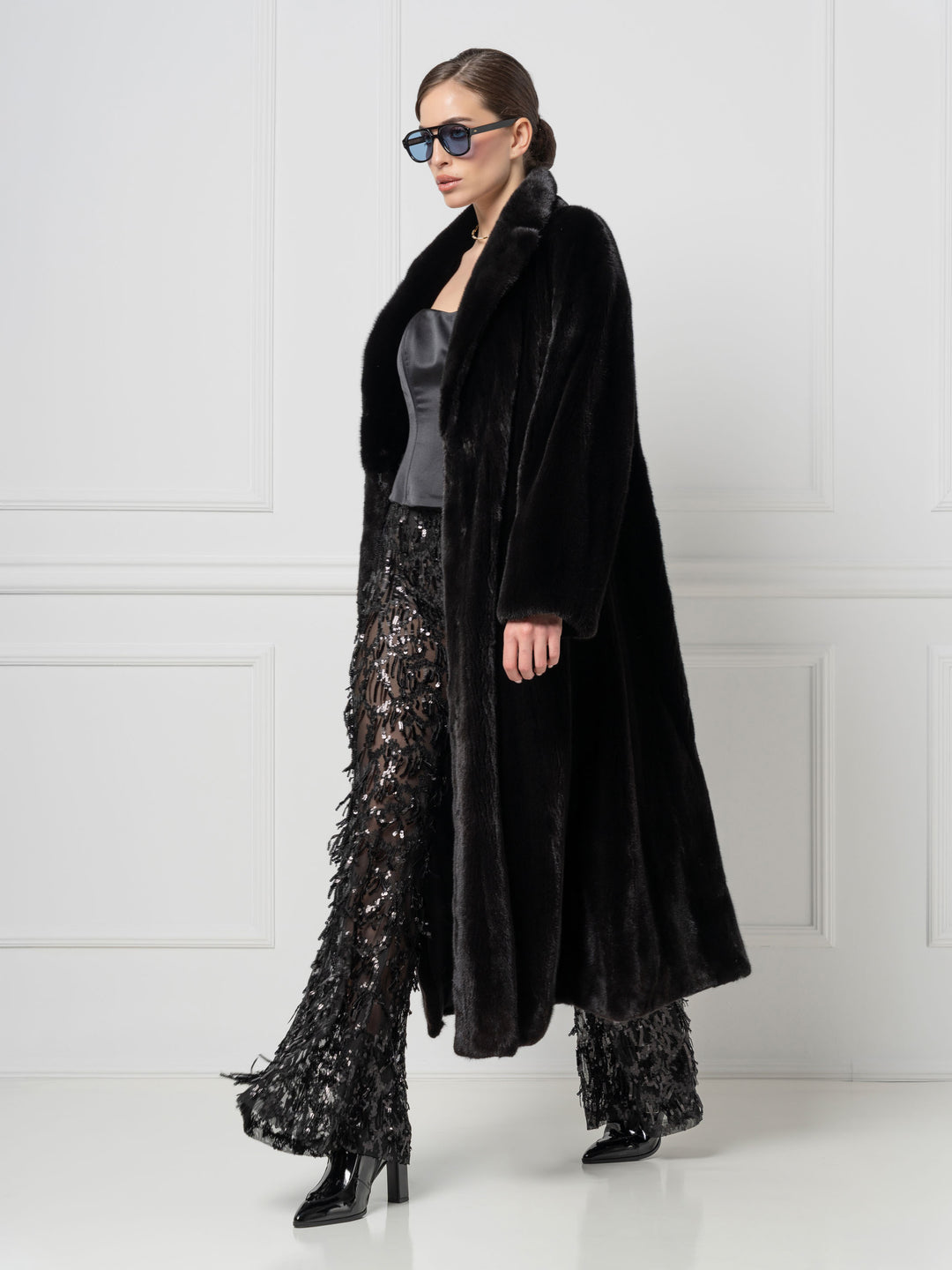 Black langer Nerzmantel mit Schalkragen