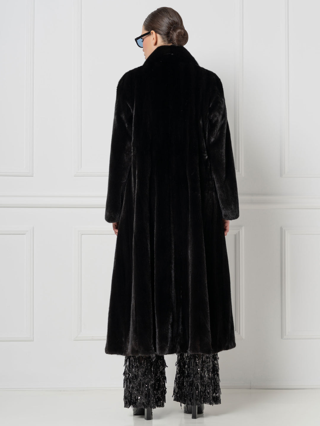 Black langer Nerzmantel mit Schalkragen