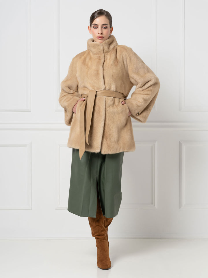 Veste en vison ceinturée