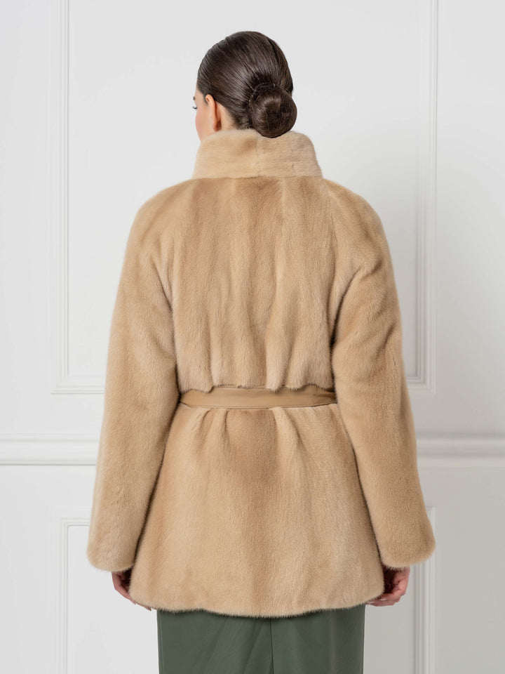 Veste en vison ceinturée