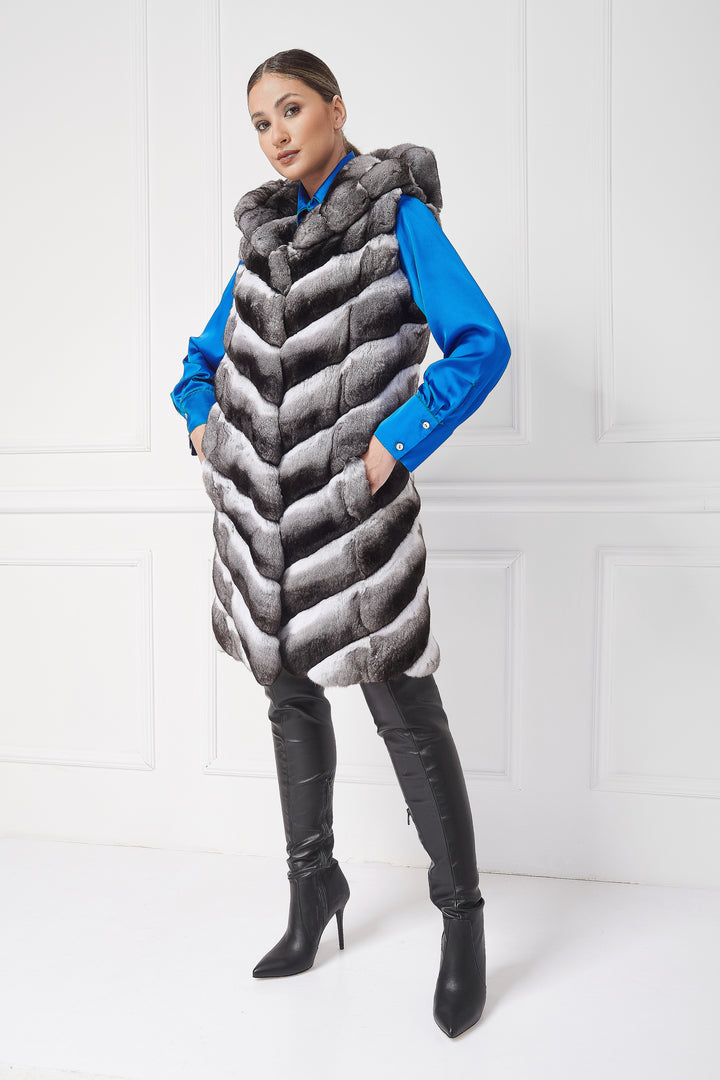 ELEGANTE GILET DI PELLICCIA DI CINCILLÀ CON CAPPUCCIO