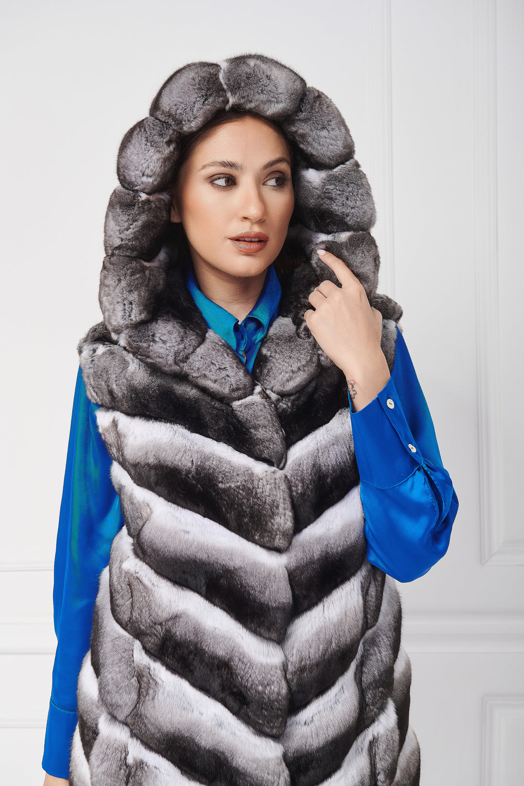 Elegant Hooded Chinchilla Fur Vest