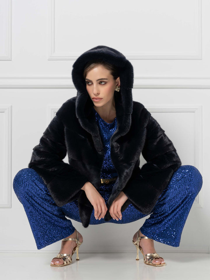 Veste en vison avec une capuche oversized