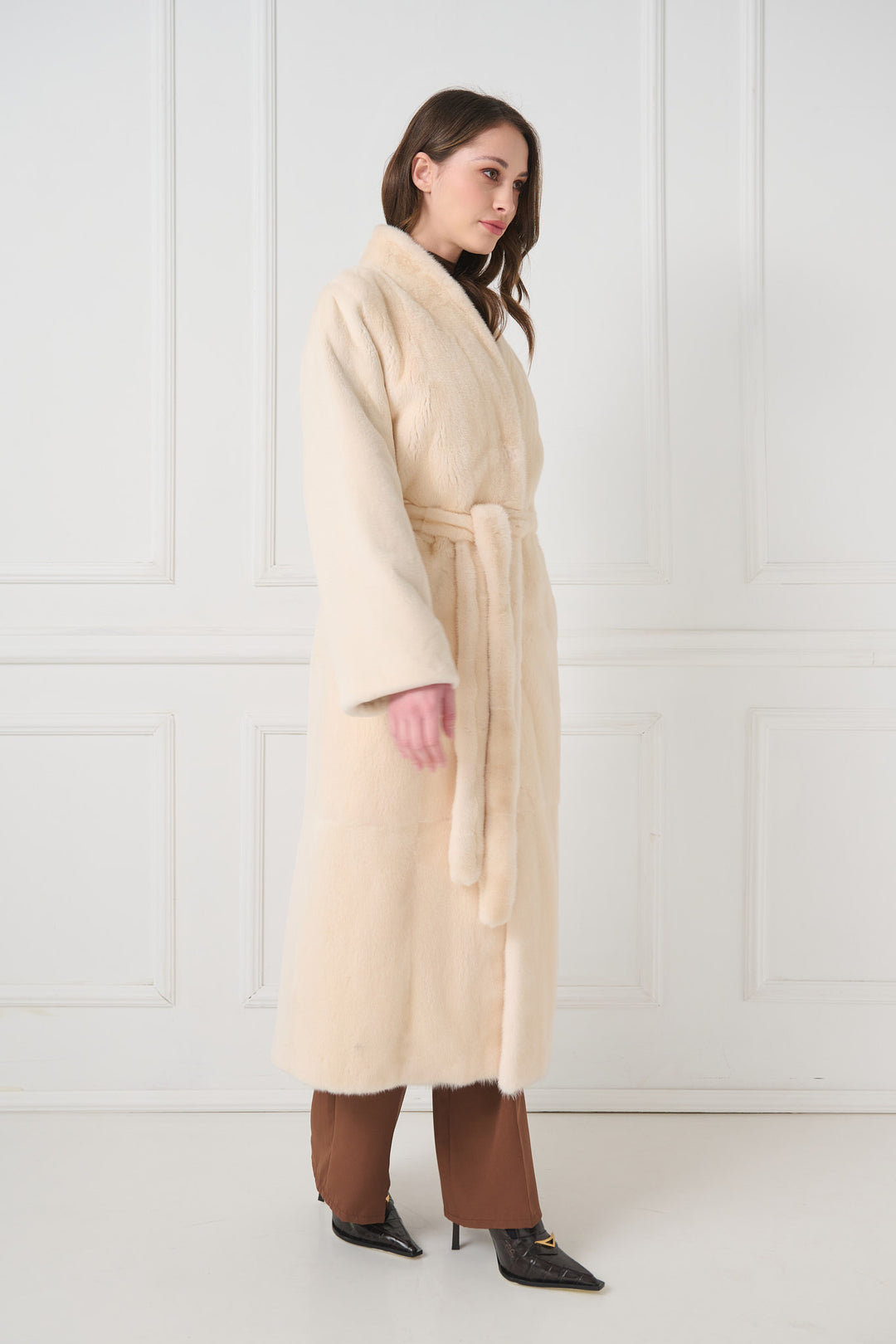 Длинная норковая шуба с поясом