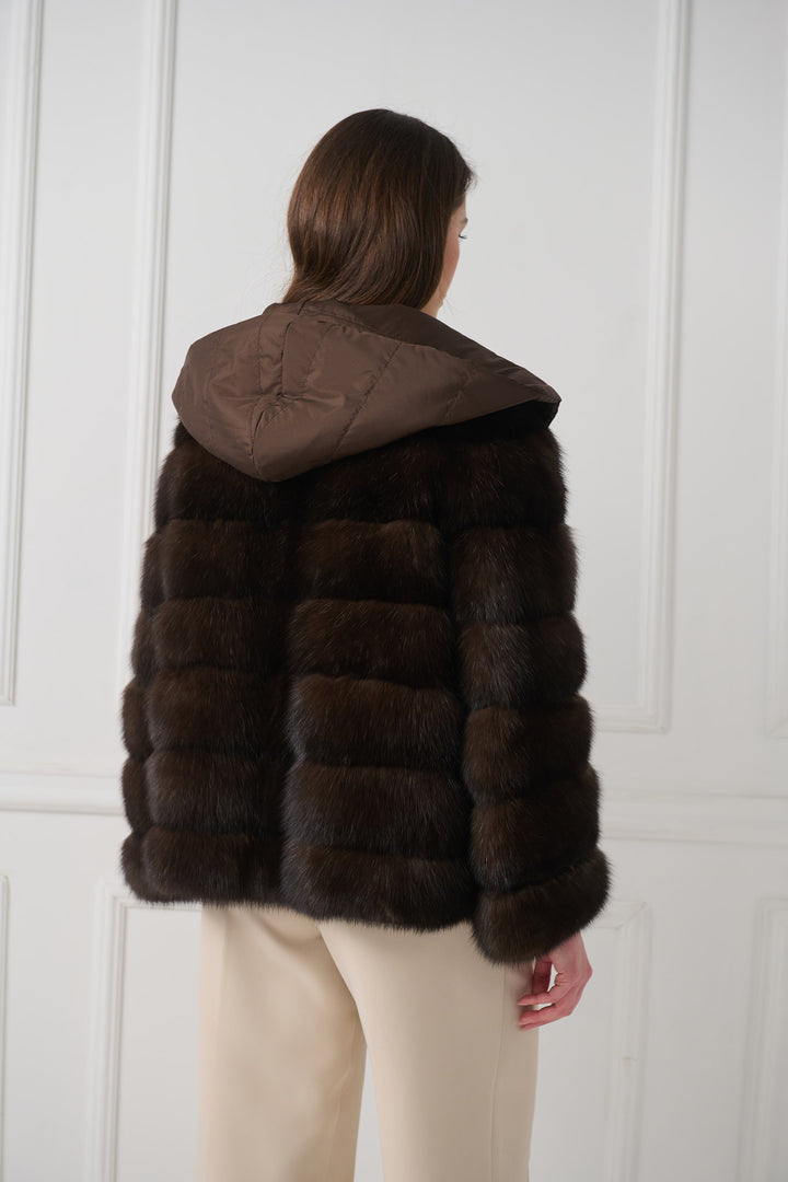 Wendbare Zobeljacke mit Kapuze