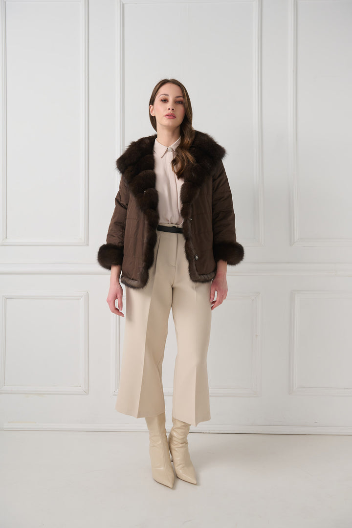 Wendbare Zobeljacke mit Kapuze