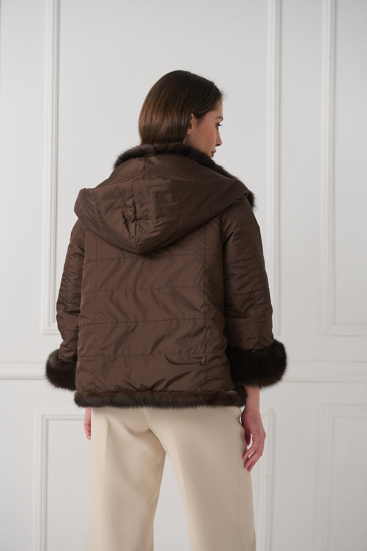 Wendbare Zobeljacke mit Kapuze