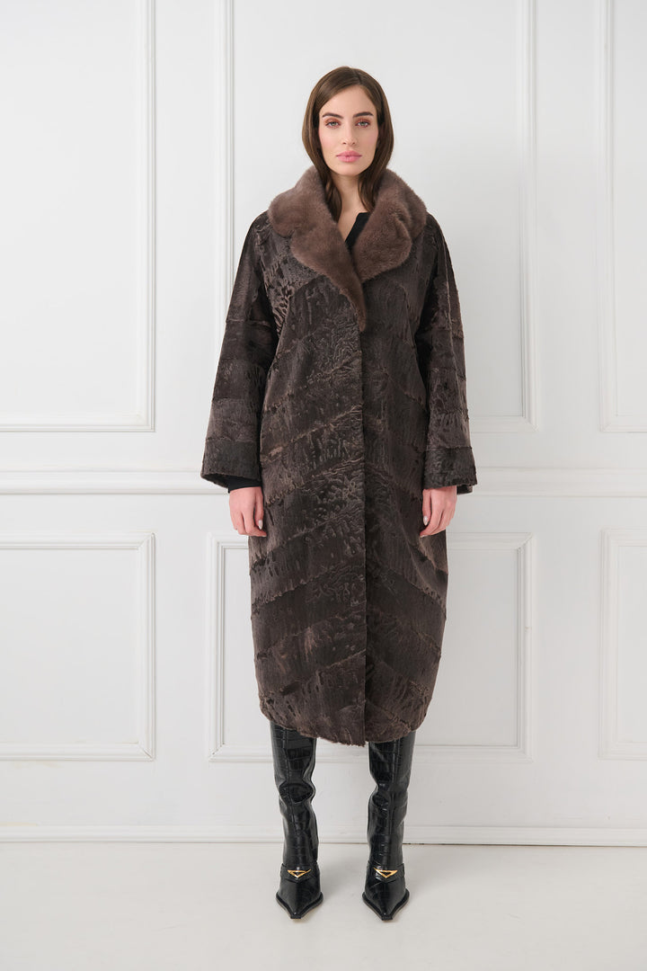 Элегантное пальто из персидской овчины с воротником из норки