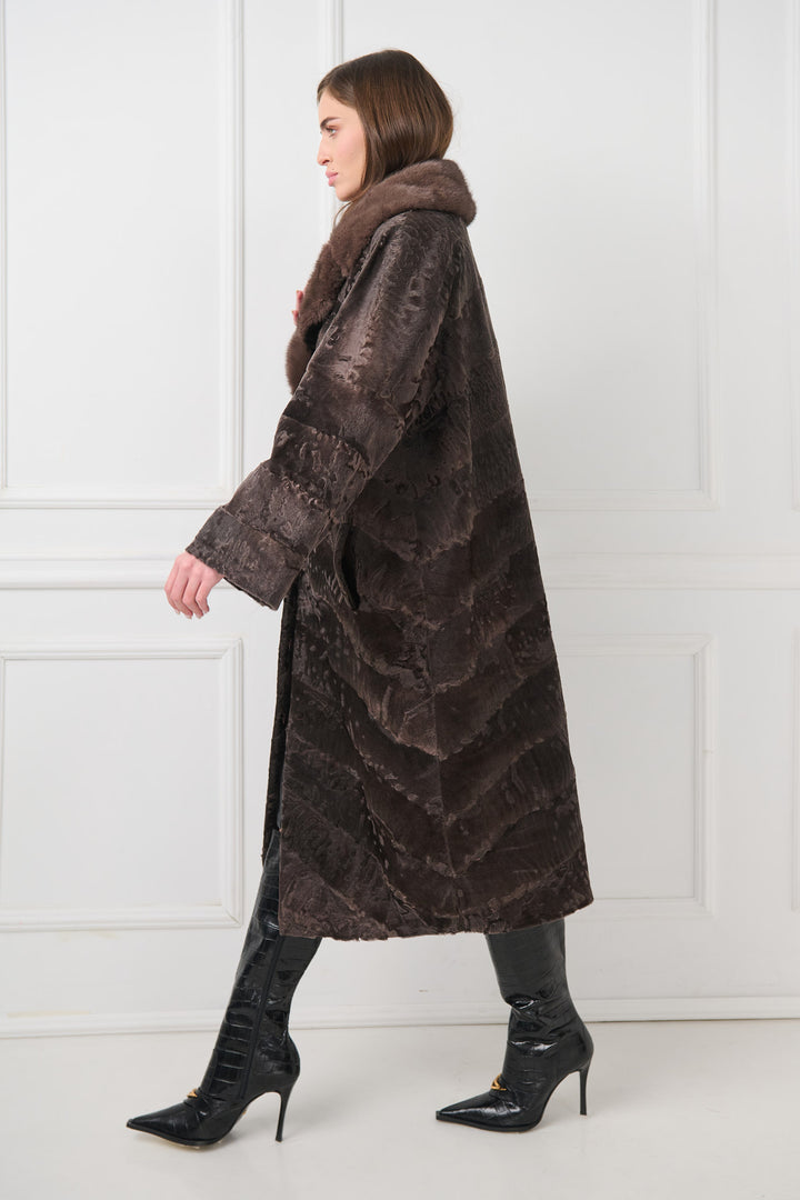 Элегантное пальто из персидской овчины с воротником из норки