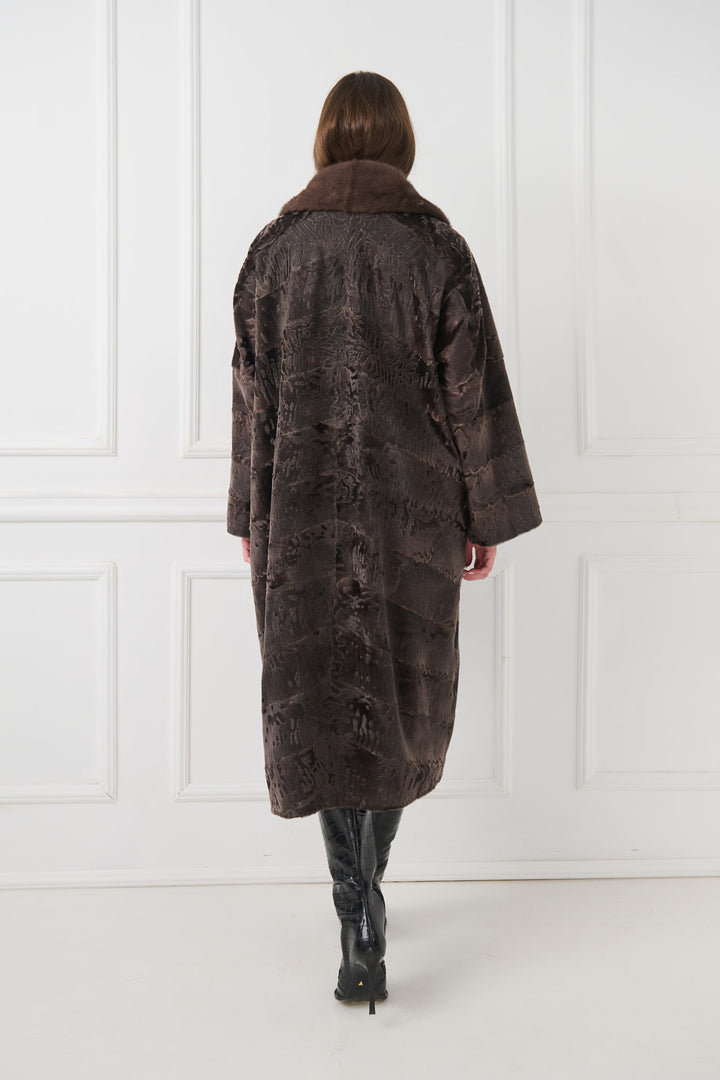 Элегантное пальто из персидской овчины с воротником из норки