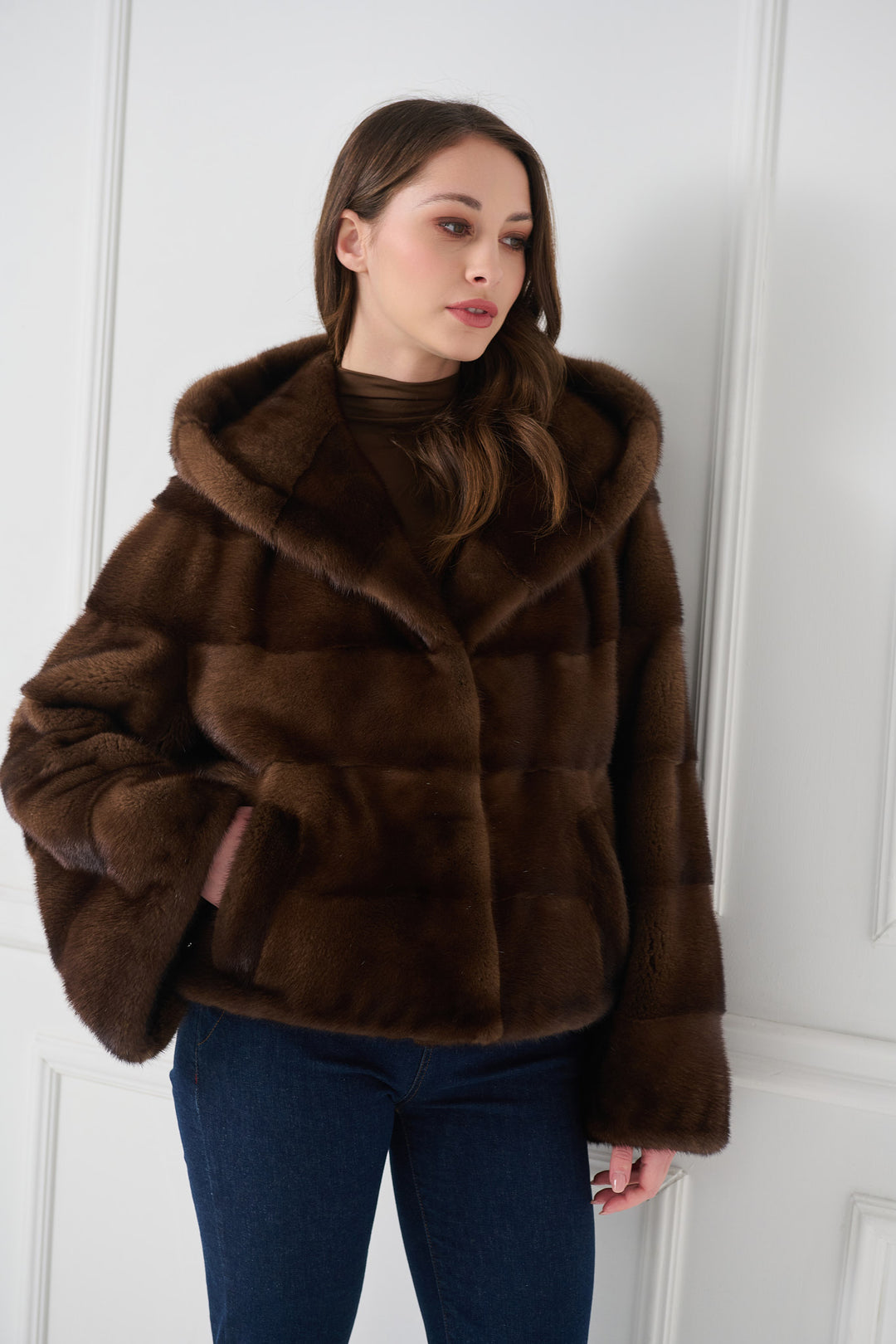 Giacca elegante con cappuccio in visone