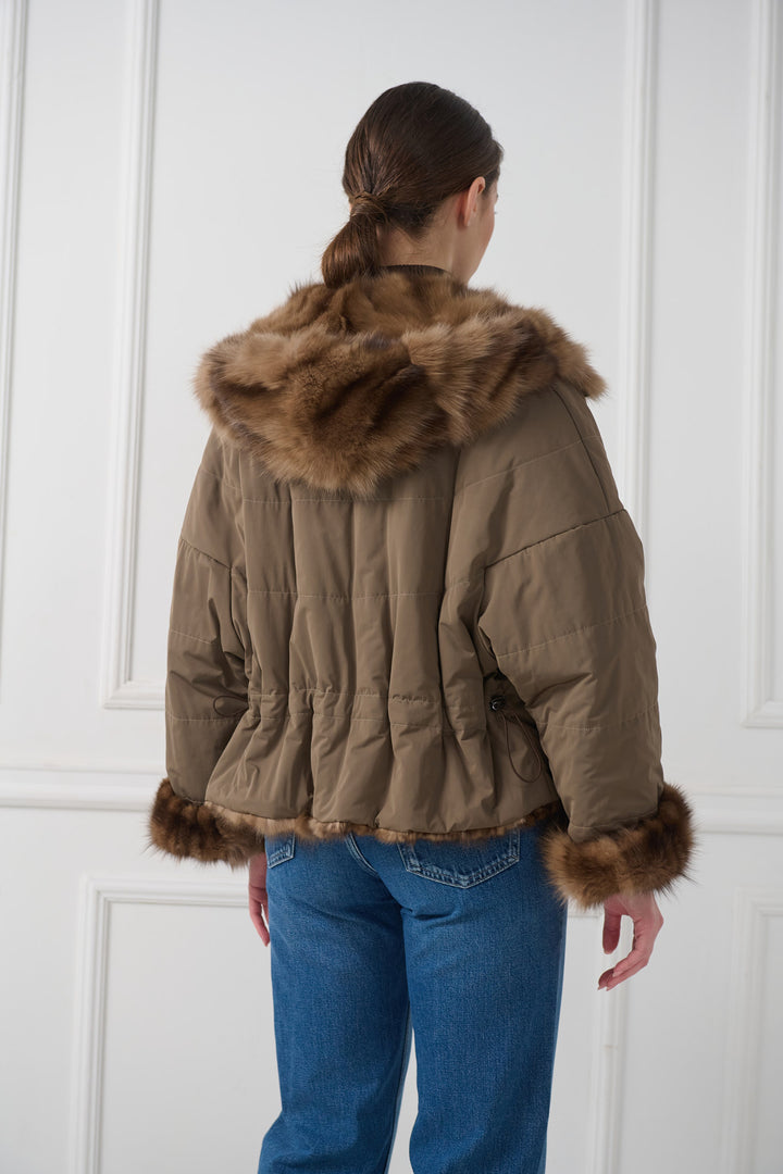 Wendbare Kapuzen-Zobeljacke