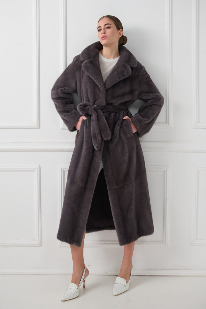 Cappotto in visone con cintura e morbido colletto a scialle