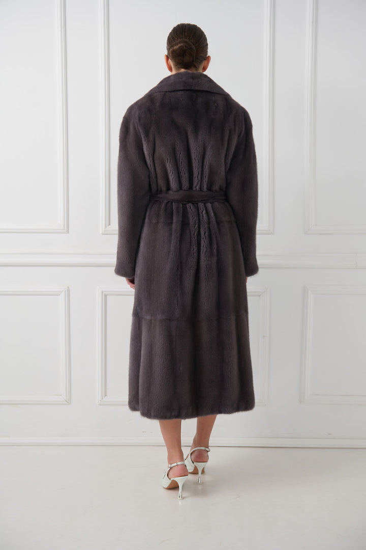 Cappotto in visone con cintura e morbido colletto a scialle