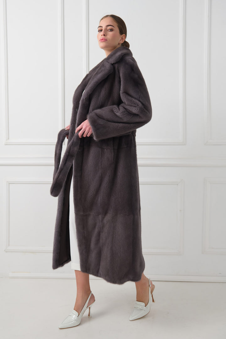 Cappotto in visone con cintura e morbido colletto a scialle