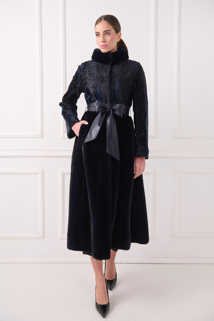 Элегантное пальто из персидской овчины с поясом и воротником из норки