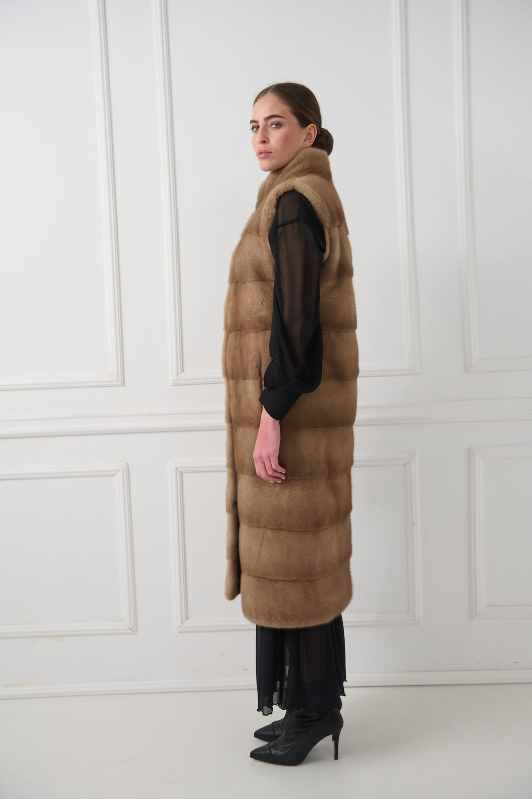 GILET LUNGO IN VISONE CON COLLO ALTO