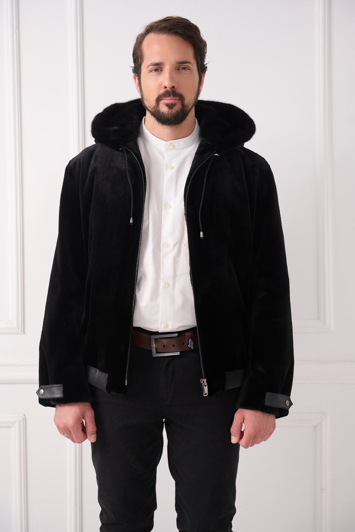 Мужская бомбер-куртка из стриженой норки с капюшоном