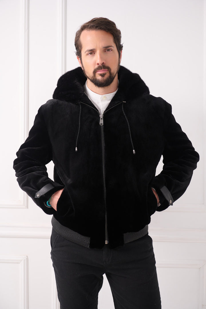 Мужская бомбер-куртка из стриженой норки с капюшоном