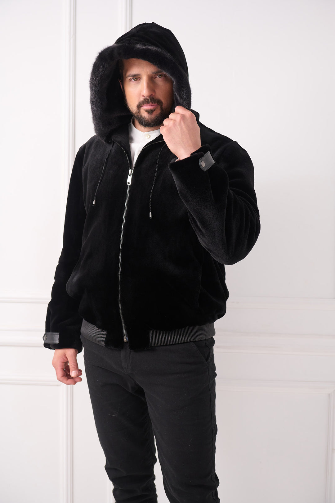 Мужская бомбер-куртка из стриженой норки с капюшоном
